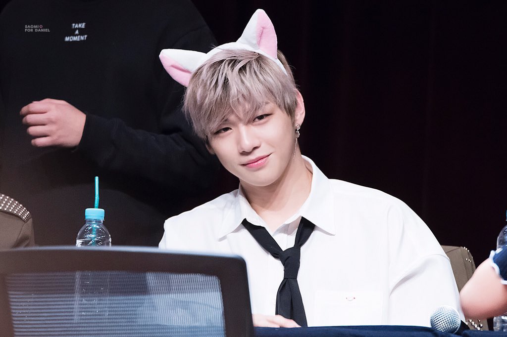 saomi_cat's tweet photo. 180331 핫트랙스 팬사인회
💗
#강다니엘 #갓다니엘 #KangDaniel #DanielKang #워너원 #WannaOne https://t.co/d0pJ6sZDSQ