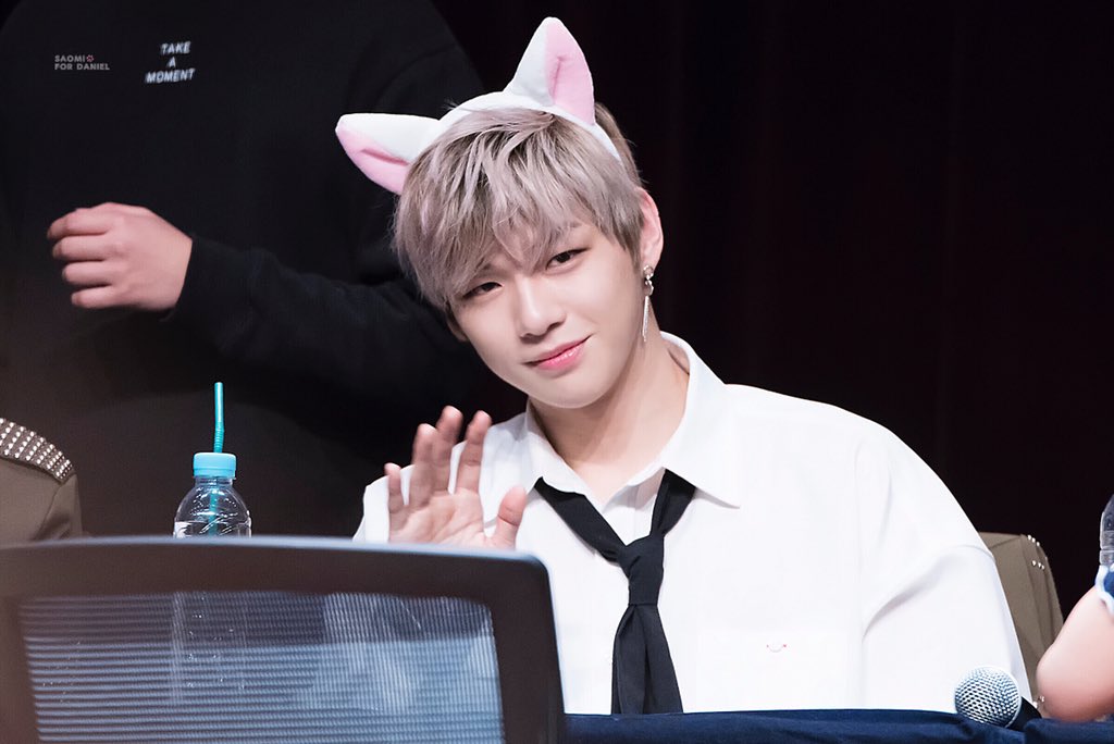 saomi_cat's tweet photo. 180331 핫트랙스 팬사인회
💗
#강다니엘 #갓다니엘 #KangDaniel #DanielKang #워너원 #WannaOne https://t.co/d0pJ6sZDSQ