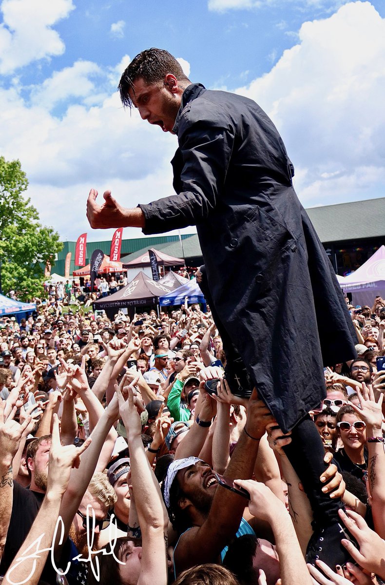 PhotographyJonc's tweet photo. Take me back to summer at the warped tour https://t.co/uY8QnxaWlR