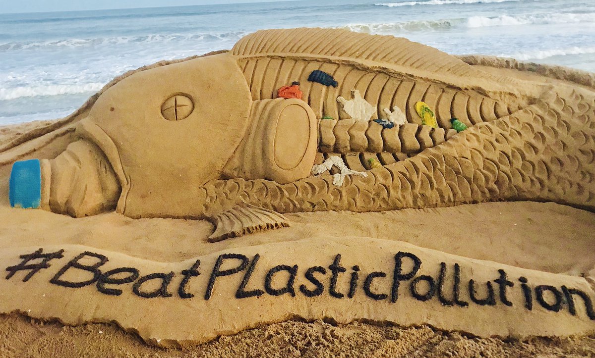 sudarsansand's tweet photo. My latest sand art at Puri beach in #Odisha with message #BeatPlasticPollution . https://t.co/ABggUsGykk