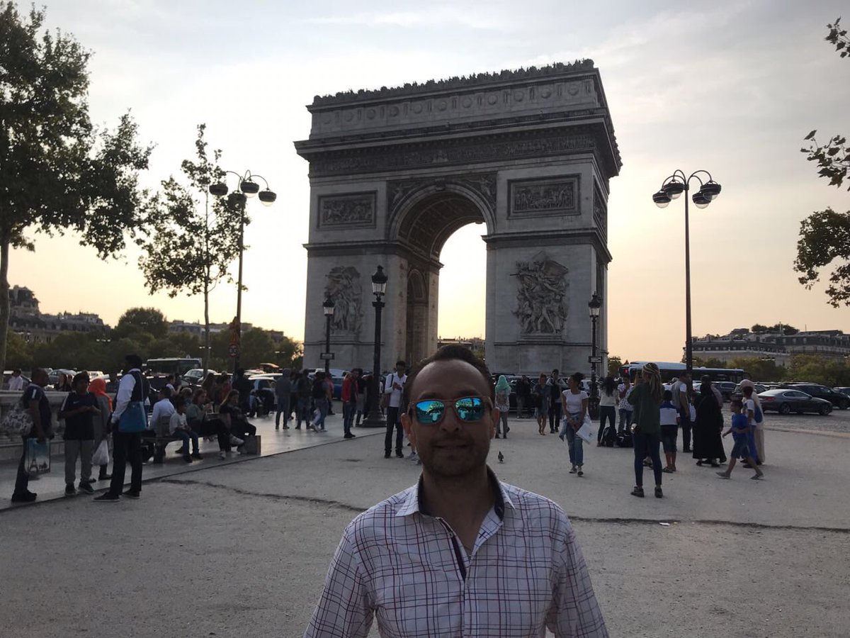 Sunset beats at the arch stage.

#Stylelife #Enjoy #JustLive #Sergio #Travel #Trip #Photography #SinFiltros #NoFilters #Europa 🇪🇺 #Francia #Paris #TravelParis #ParisTravel #Paris🗼 #France 🇫🇷 #ArcoDelTriunfo #CamposEliseos #ArcdeTriomphe #ChampsElysees #Europe #Parisjetaime