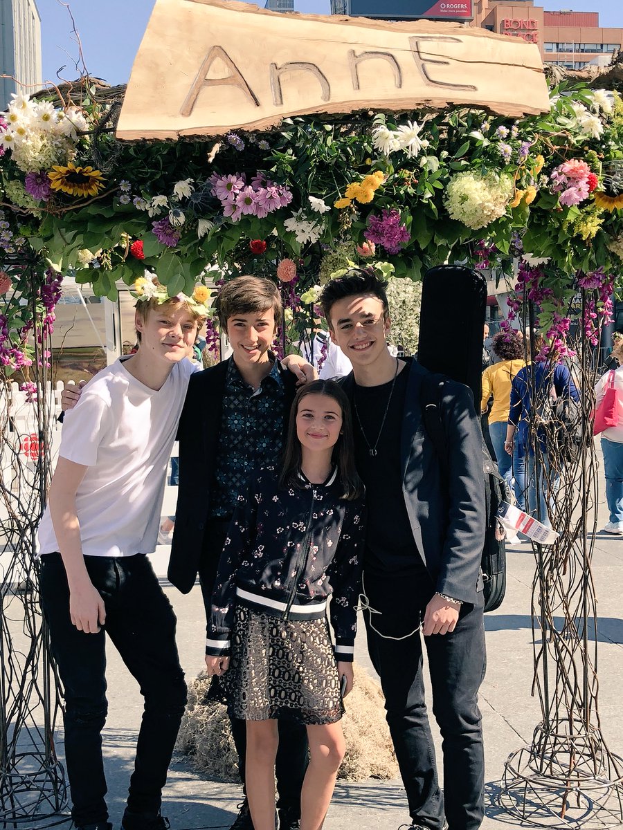 SatineScarlett's tweet photo. What a wonderful day at @AnneTheSeries even on Dundas Square today!!!! #annewithanecbc #aymericjett https://t.co/snkCPUu58t