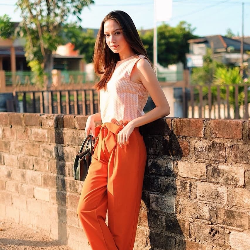 imjanethunder's tweet image. Spotted @karinadila8921 strolling around Tanjung Pesona, Bangka with her chic outfit from @berrybenka. #FindItOnZALORA Berrybenka - Halfa Crop Top Orange

Shop now @ZALORAPH &amp;amp; Save 15% off when you use code: ZBAP8MX

#shopping #ZaloraDiscountCode #Coupon #Deals #MondayMotivation