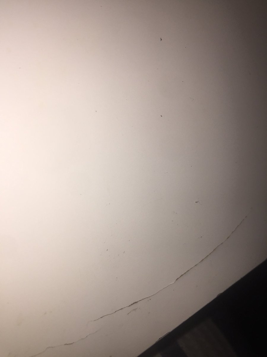RootzREU's tweet photo. My desk because of Fifa 18, fifa 19 bring peace. @Nick28T https://t.co/BEeGXvIB32