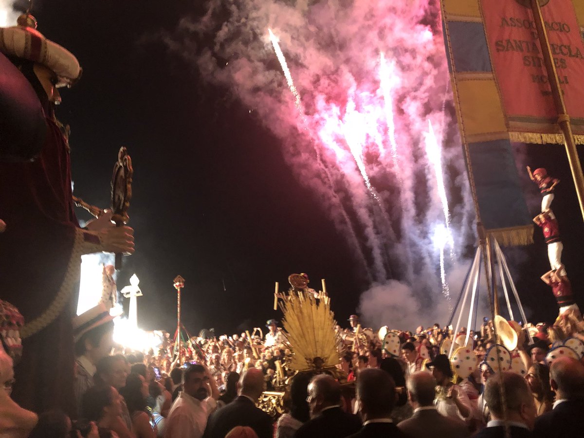 MiquelForns's tweet photo. Processó de Santa Tecla 2018. Solemnitat, folklore, músiques, balls i poble, tot alhora. Visca Santa Tecla ! #STSitges18 #FMSitges18 @fmsitges https://t.co/G5Ppsa22vU