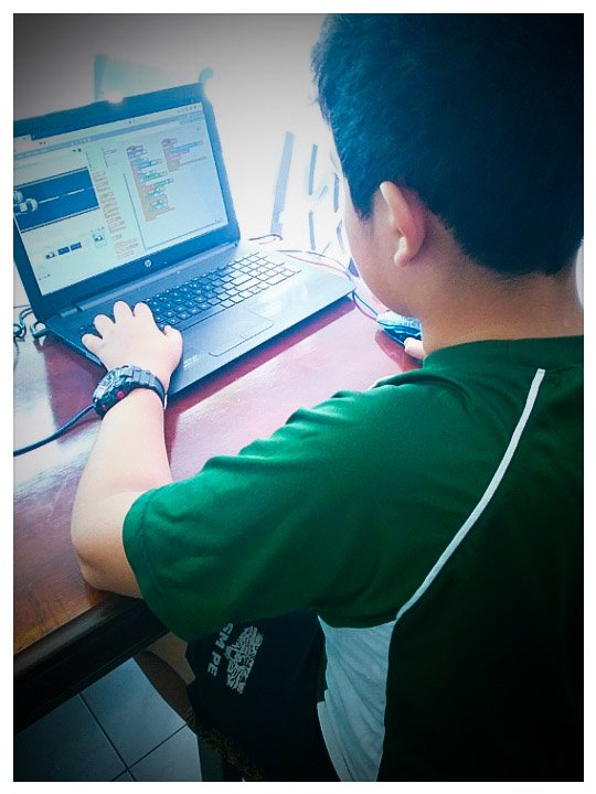coding4kids_ph's tweet image. Let #coding4kids fuel your child's imagination. 💻🚥🏎️🏆
We had a young #codingwizard make his own racing #videogame over the weekend.
#coding #codingforkids #robotics #kiddierobotics #microbit #scratch #raspberrypi #python #workshops #makati #bgc