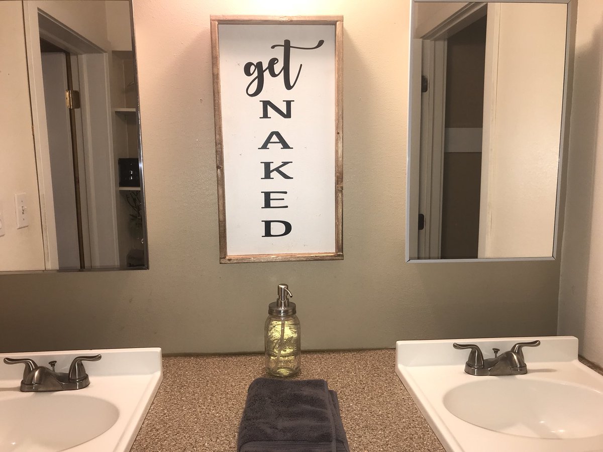 Madi_Johnson8's tweet photo. I would just love to bring some attention to how cute this little house is. Oh and also I love the man I live with, he’s pretty cute too. https://t.co/4kKMkZt01C