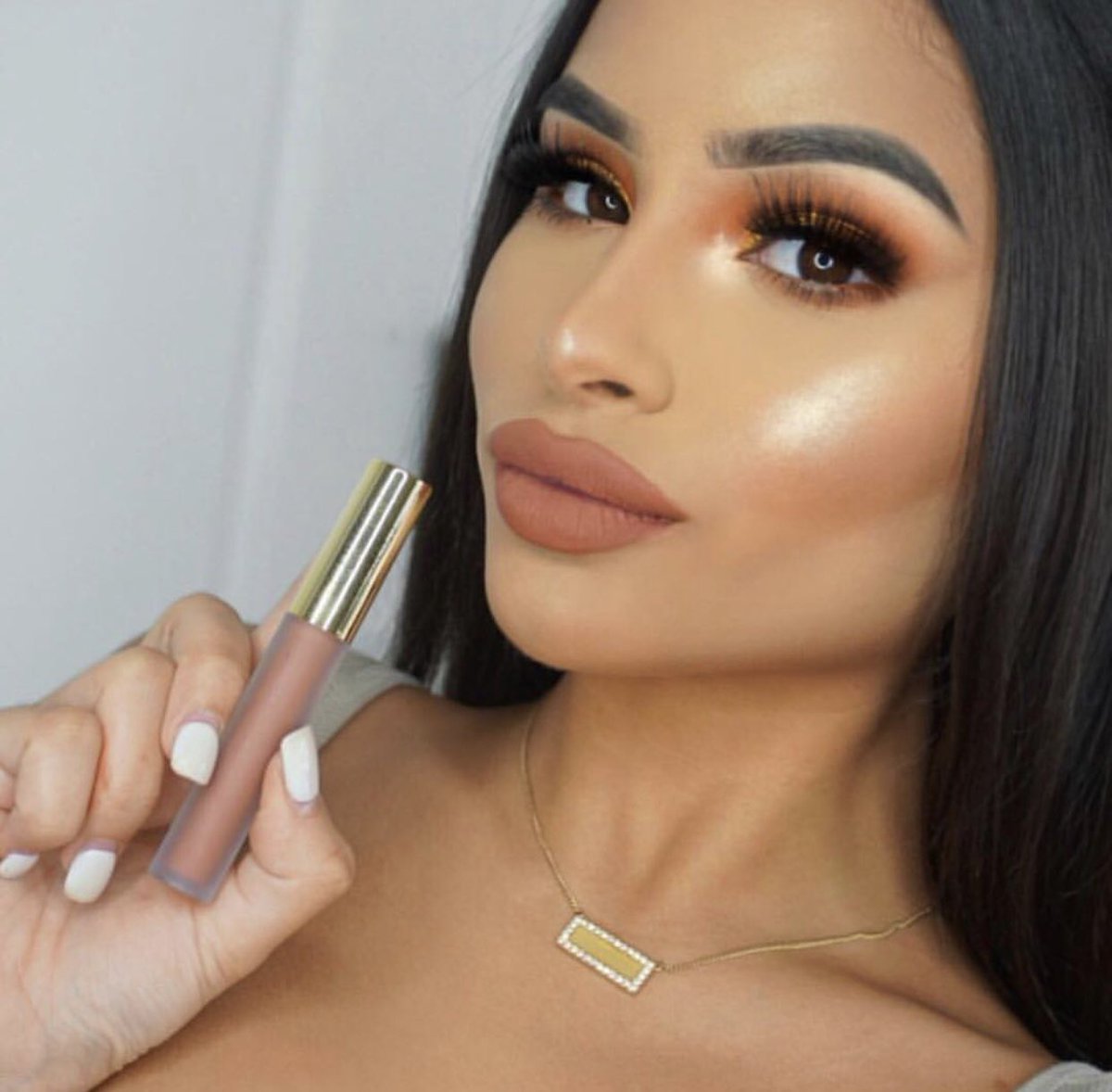 GerardCosmetics's tweet photo. 1995 liquid lipstick ๐โค๏ธOur holy grail ๐ on @tatianavmakeup ๐ธ Shop the Party Pout bundle to get 3 lip products for $20 #partypout #gerardcosmetics #slayallday https://t.co/hGMLT3Scpc