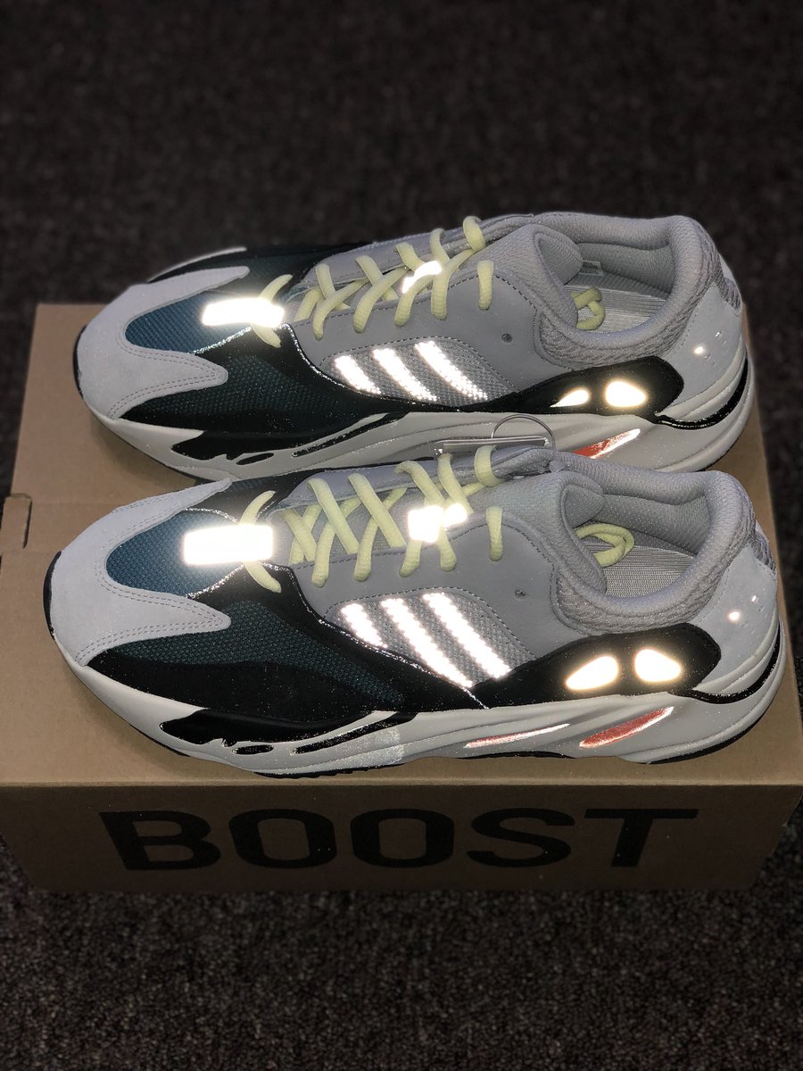 HOTBOXHYPE's tweet photo. In stock!!! Yeezy BOOST 700 βOGβ Wave Runner //Size: 10 // DM to purchase. Be Venmo or PayPal ready!!! $400π₯ππ₯ #Hotboxhype https://t.co/9ZJPlxhblK