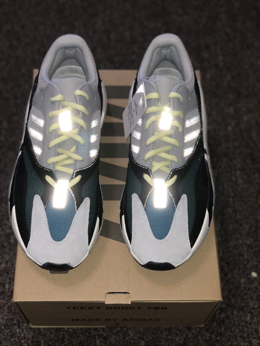 HOTBOXHYPE's tweet photo. In stock!!! Yeezy BOOST 700 βOGβ Wave Runner //Size: 10 // DM to purchase. Be Venmo or PayPal ready!!! $400π₯ππ₯ #Hotboxhype https://t.co/9ZJPlxhblK