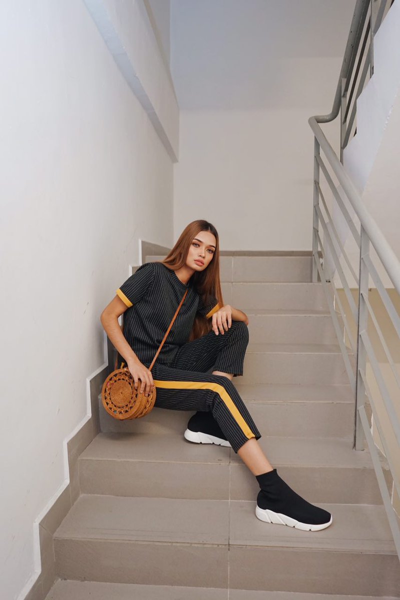 LewiskyAnderson's tweet photo. Let's look back at this cool outfit by The Misz Collections!
📷: @1syamsulariff
👗: @themiszco
💄: @norusma
Styled & Concept by @nizamjalil
Assist by @mamal.mohd
#sweetlooks #streetwear #streetfashion #eurasian #australian #jbmodel #beauty #fierce #trainedbynizamjalil https://t.co/xwcjv6IYqQ
