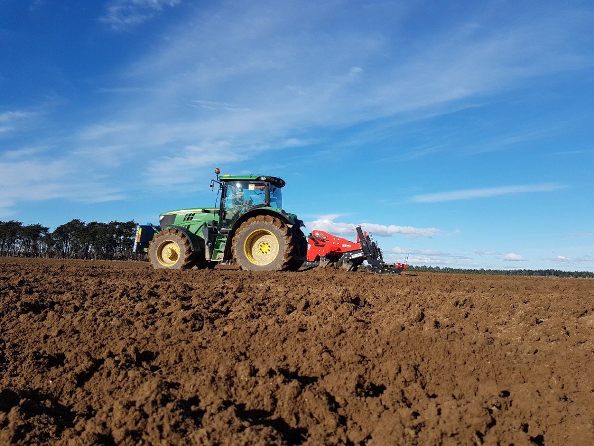 FarmchiefNZ's tweet photo. Demo on the SSDR Ripper, in Southland, New Zealand.. check out FarmChief Rippers at https://t.co/A3uznvHPgv https://t.co/ZbnRXc5066