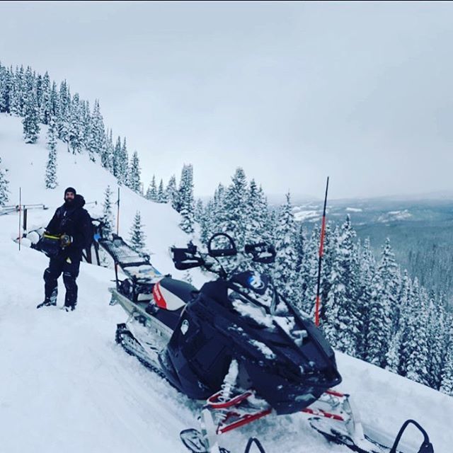 BackcountryU's tweet photo. Much love to our fallen friend @murphyscove RIP buddy. 🦅🙏🏼🏔❤️ https://t.co/lEYynYpmlF https://t.co/uSae52HfyD