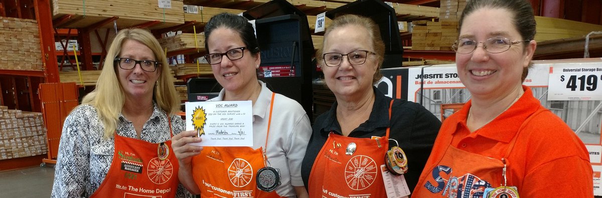 leftysteph6548's tweet photo. Another VOC award for great customer service here at 6581.  Way to go Modesta!!! https://t.co/3EjaItnsPx