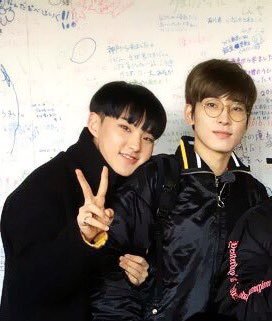 나 혼자만의 노력으로는 도저히 얻을 수 없는 행복이 있다.

한겨울, 전기장판 깔아놓고 보송보송한 솜이불을 함께 덮는 것. 좋아하는 영화를 재생시킨 뒤 탱글탱글 말랑말랑 속살 귀여운 귤을 나누어 먹는 것. 귤껍질을 까며 너의 따뜻한 마음도 함께 열어보는 것.

/김여진, <우리의 일상>