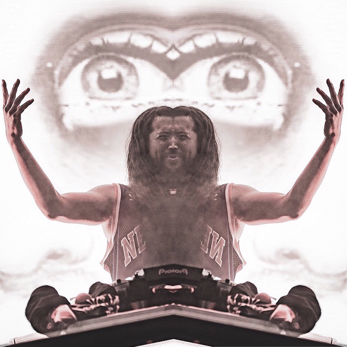 Shutter_Finger's tweet photo. Cute edit from @ElectricZooNY of the #spaceboss @SpaceJesusBASS https://t.co/gdanuGtkVg