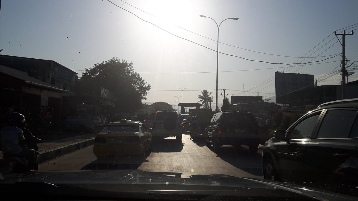 ochobaptista's tweet photo. We have an issue, ignoring the roundabout rules. Traffic that should never happen everyday... #timorleste #round #TrafficJam https://t.co/WZ55LISWBa