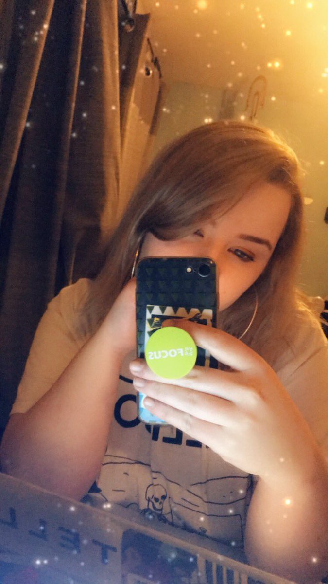 FallOutBooy__'s tweet image. AnYwAy the bigger the hoop the bigger the hoe lmaooo