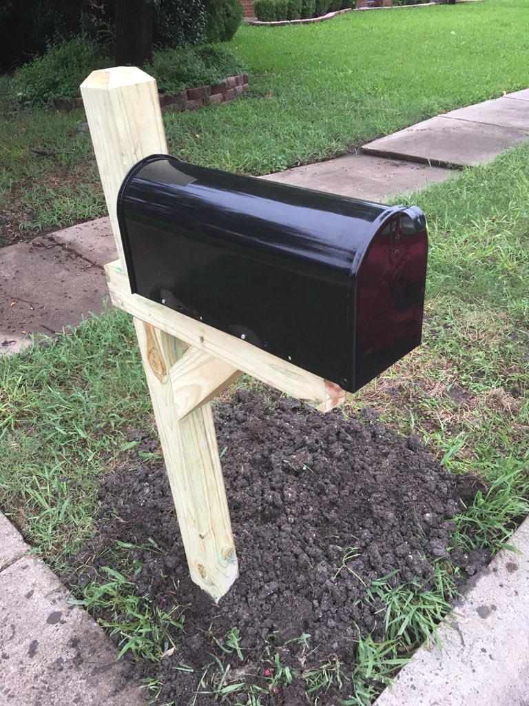 Mallioch's tweet image. Not what I prefer to do on a Sunday afternoon. #handyman #wouldratherbereading