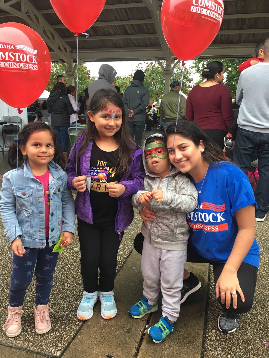 meredith_mar's tweet photo. ¿59 y lluvioso? Parece como un buen  día por una festival con las familias de Manassas! #TeamComstock 

#annualmanassaslatinofestival @BarbaraComstock https://t.co/PYUEG5XuSV