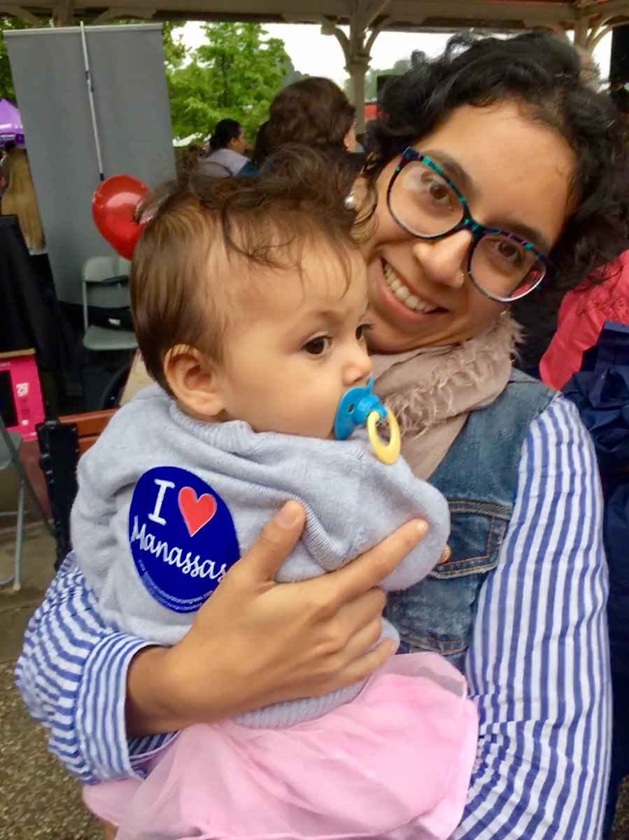 meredith_mar's tweet photo. ¿59 y lluvioso? Parece como un buen  día por una festival con las familias de Manassas! #TeamComstock 

#annualmanassaslatinofestival @BarbaraComstock https://t.co/PYUEG5XuSV