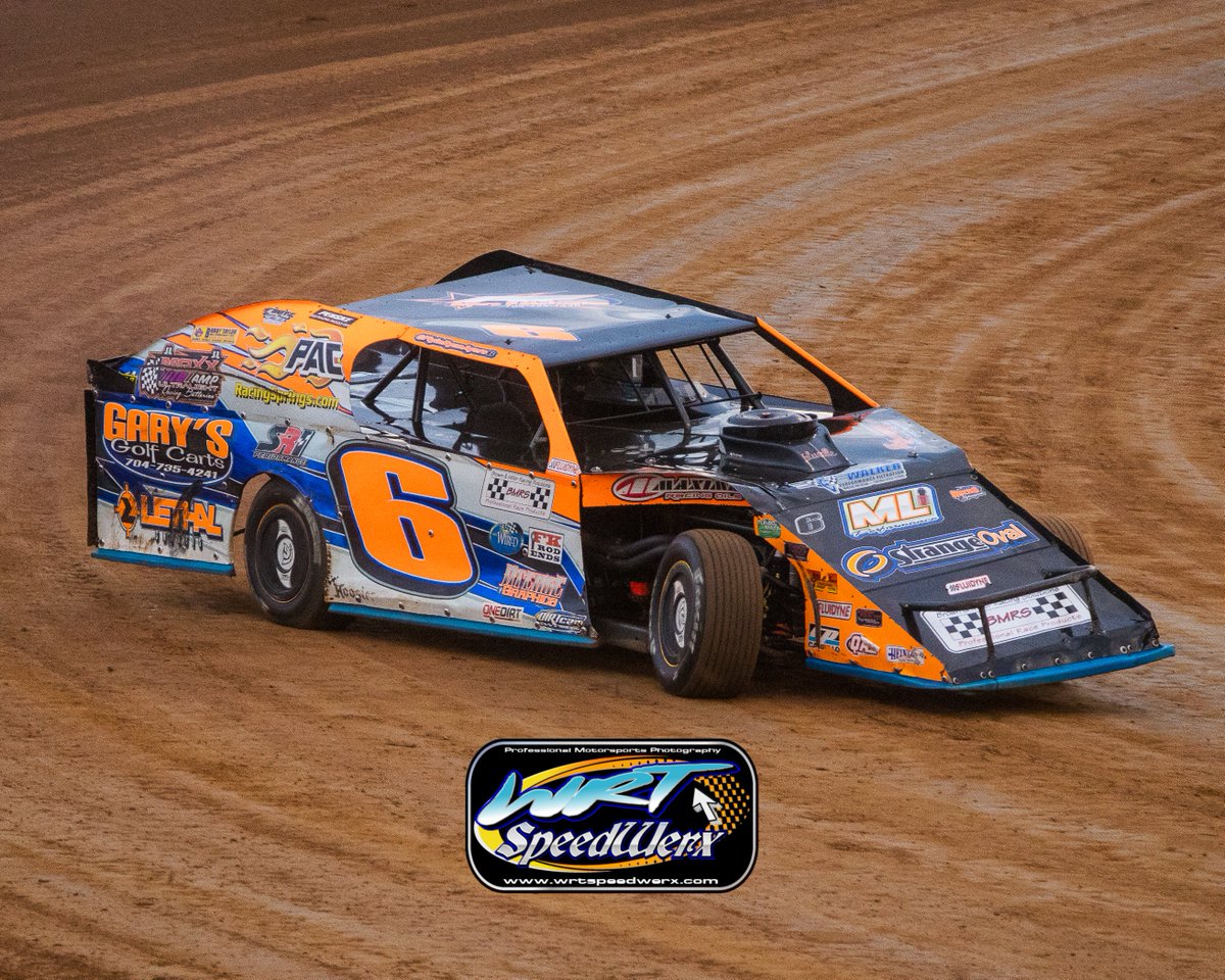 .@FlyinRyanAyers6 last night @Wincvaspeedway for the Ernie D's 40 @MAModifieds event.