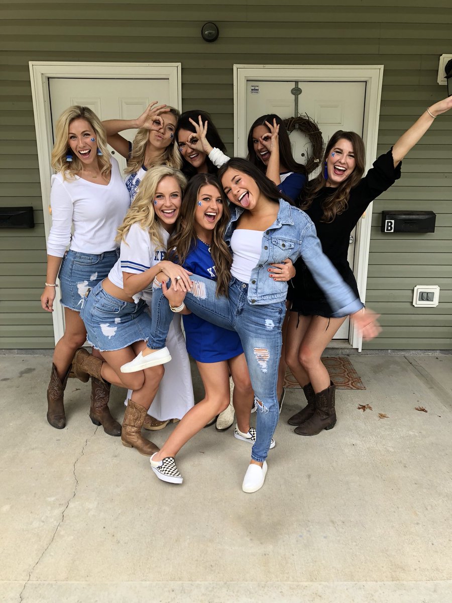 LilyJay21's tweet photo. CATS are 4-0 and I was reunited with my favorite ppl in our favorite place, couldn’t ask for more💙 https://t.co/9t12hj8X19