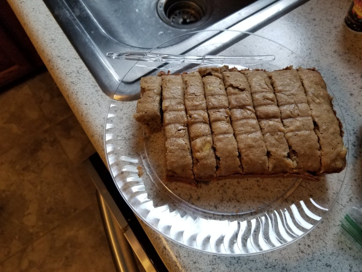 JamieWunderle's tweet photo. After a long weekend of moving, we are officially moved in!! Lots of packing and lifting but everything is at the new place..  Unpacking is a whole another adventure!! Our new neighbors are so friendly we got fresh baked banana bread and cookies!! #boxesfordays #imtired https://t.co/mSZmwMDZYv