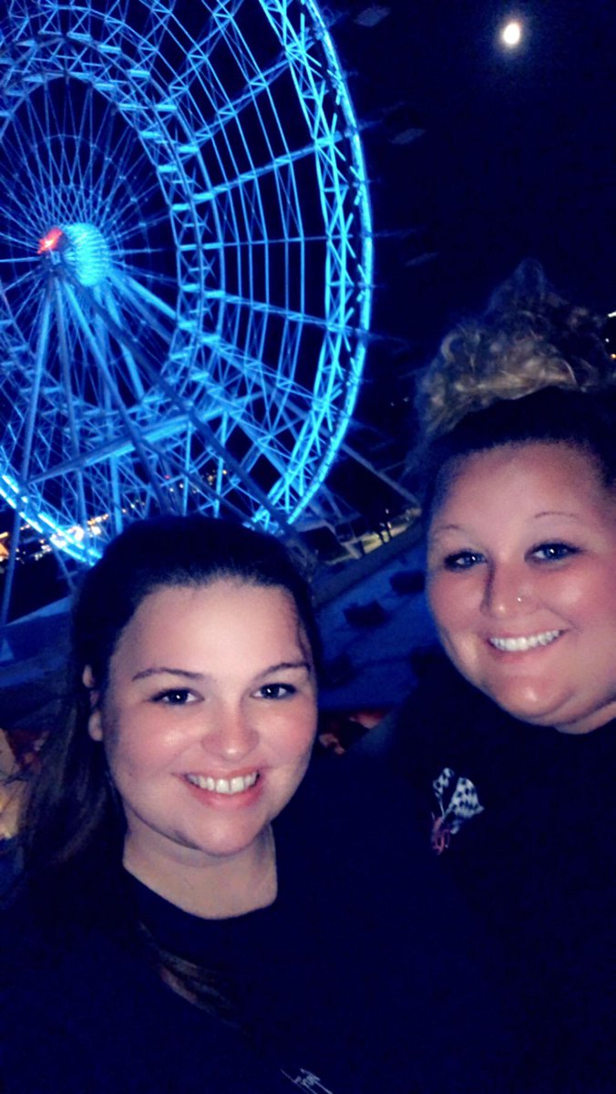 PCOSGurl's tweet photo. The @iconorlando360 looked beautiful tonight for @pcoschallenge #PCOSAwarenessWeekend and #PCOSawarenessmonth THANK YOU for helping us raise global awareness for #PCOS https://t.co/1zXAjqbZb1