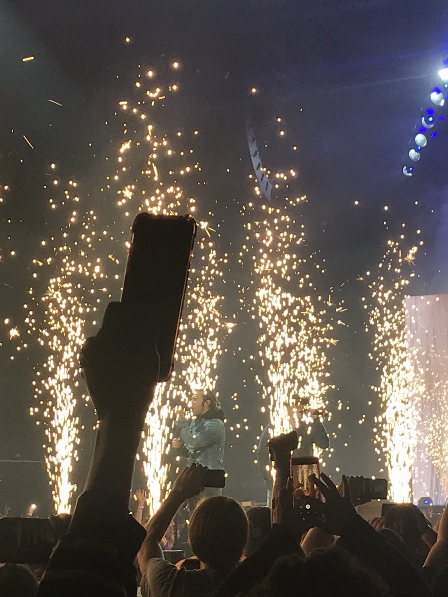 izzywlawson's tweet photo. @falloutboy @hurleyxvx @petewentz @PatrickStump @trohman @ElliottIngham Pure gold, ilysm #daddypatty https://t.co/m1cdCY74NF
