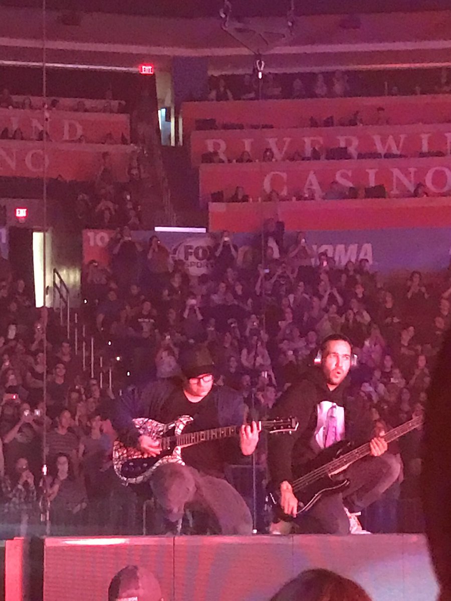 izzywlawson's tweet photo. @falloutboy @hurleyxvx @petewentz @PatrickStump @trohman @ElliottIngham Pure gold, ilysm #daddypatty https://t.co/m1cdCY74NF
