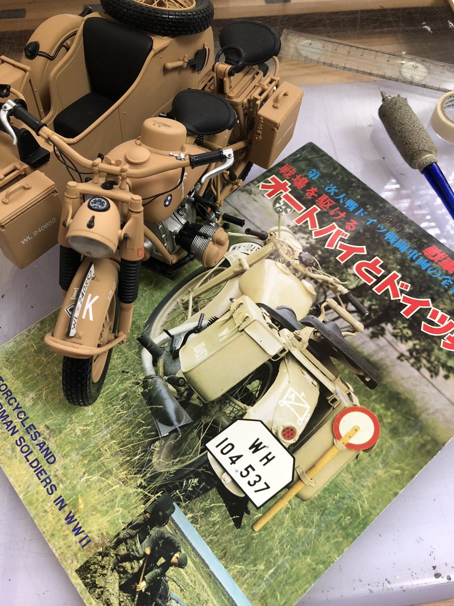 『夜明けの旅団』おニューなマシン、BMW R75 も出ますよ。
資料を見い見い描いてます(アシさんが 