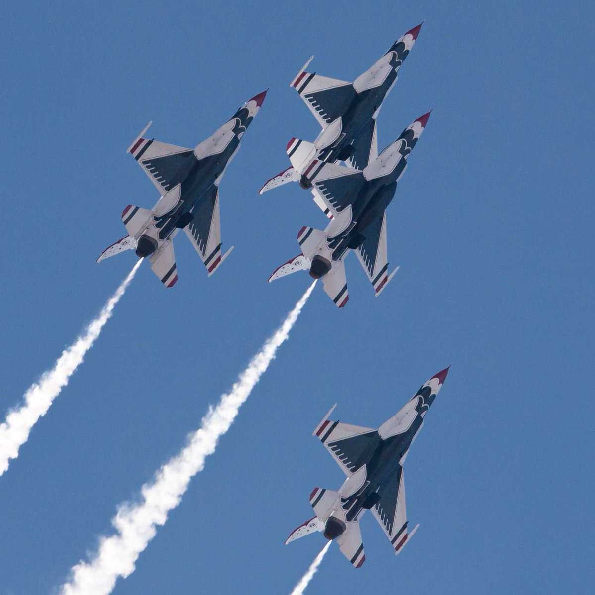 AFThunderbirds's tweet photo. Got air power?  #AFThunderbirds #cca18 https://t.co/Vu3OjhChZz