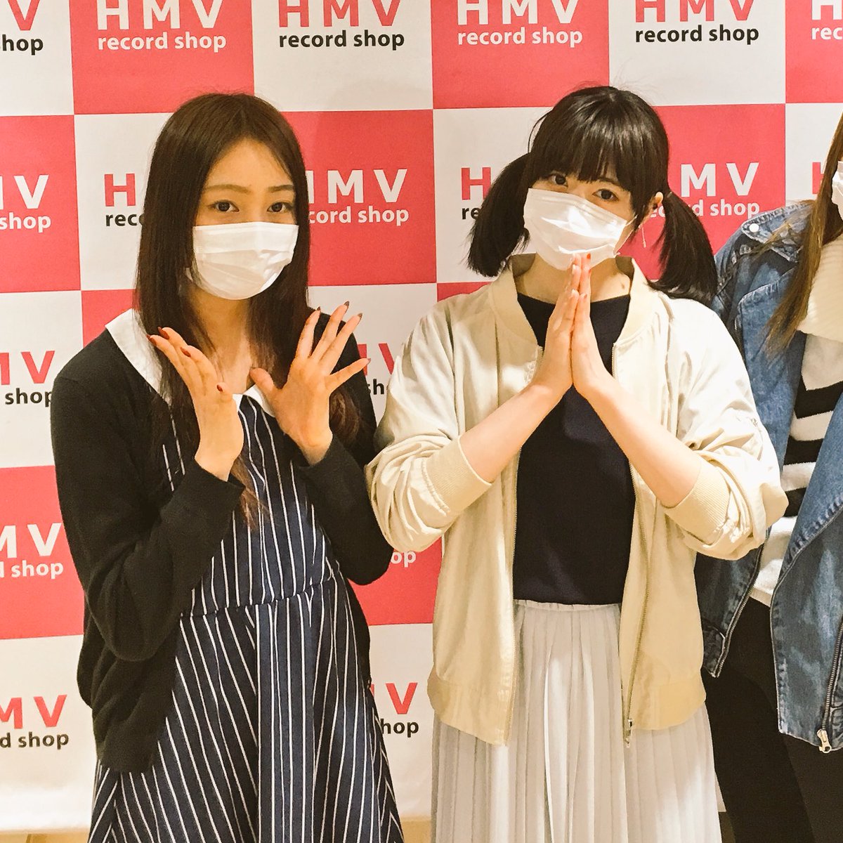 CBK0529's tweet photo. Malcolm Mask McLaren、moneちゃん、aiちゃん今日卒業ですね。
インストアツアーの相手が偶ドロだったのでカオスな事件が沢山あったけど、楽しかったな😢
いつも明るくハキハキしてたmoneちゃん、出来る女ぶってたけどヤバい奴だったaiちゃんw

今までありがとう‼️ https://t.co/4hoHXTjshi