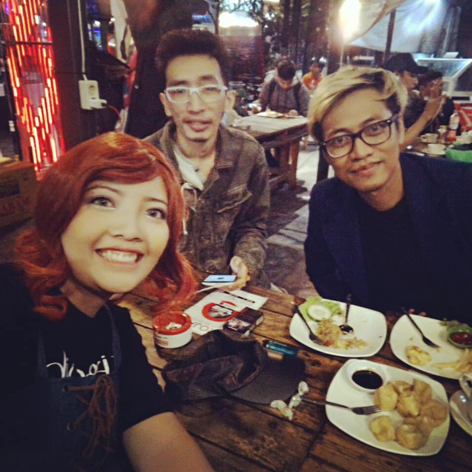 Naruchacha_'s tweet image. Otsukareee~~~.... 😘😘😘
Aiiihh, seru banget acaranyaa.. 😆😆😆
Kapan lagi bisa nostalgia bareng2 wibu generasi 90an, hehehehe...
#nostalgiaminggupagi #projam #dnrcafemalang #anime90an #cosplay #wibu90an #anisong90an