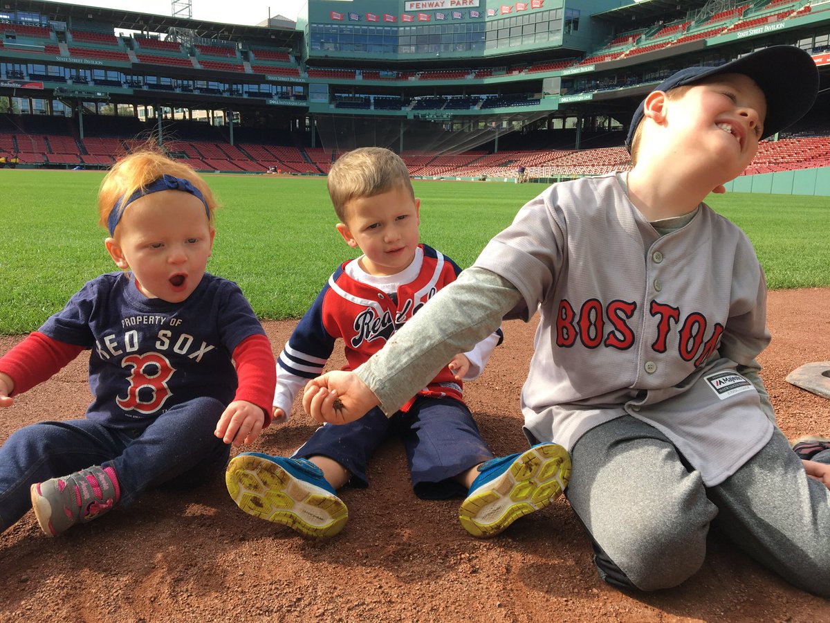 lizabethmeagher's tweet image. Just playing in the dirt... and loving life. ⁦@tedcooper⁩ @redsox ⁦@fenwaypark⁩ #BaseballKids #TeamCooper