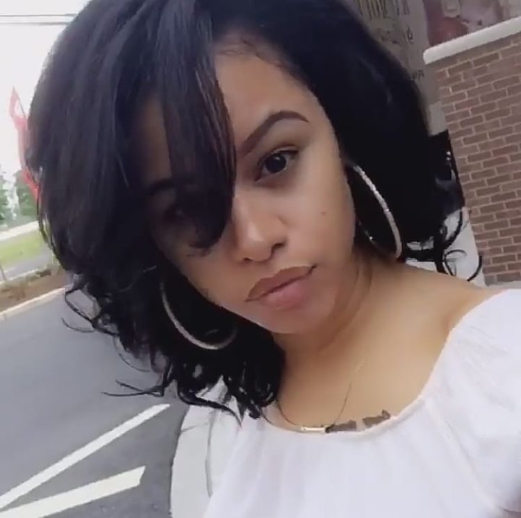 mdmo2005's tweet image. Who is she really?