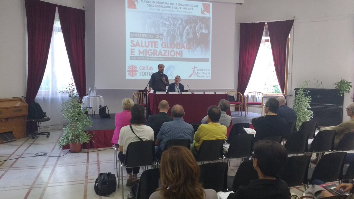 CaritasRoma's tweet photo. "Il grado di civiltà di una società si misura dalla capacità di mettere al centro gli ultimi". Così don Benoni Ambarus ha aperto la quarta settimana del Master @CaritasRoma "Salute globale e migrazioni" a Villa Glori https://t.co/Y2p02pzjGz