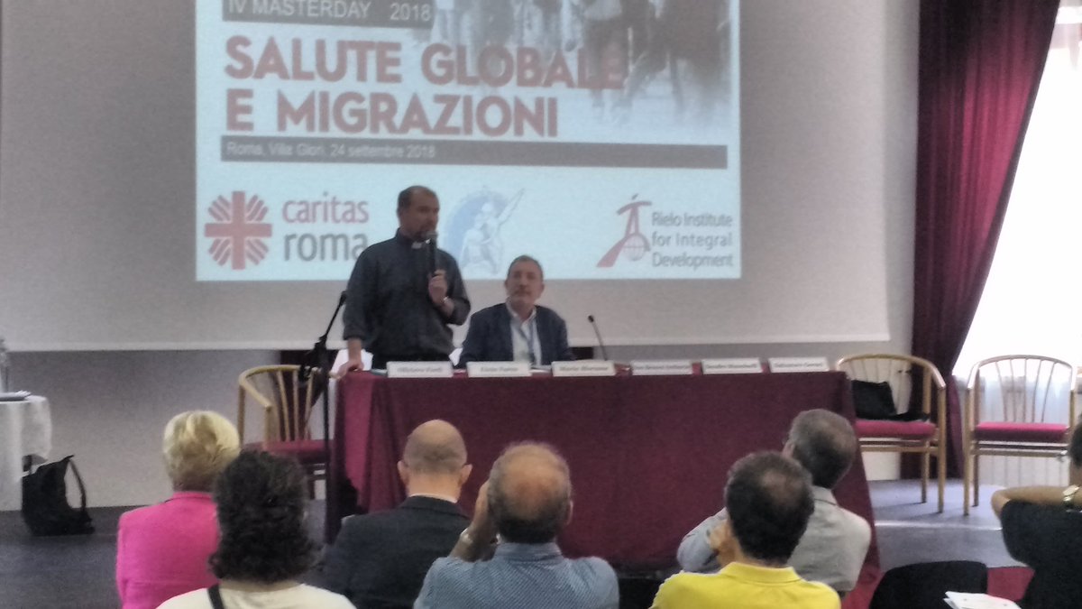 CaritasRoma's tweet photo. "Il grado di civiltà di una società si misura dalla capacità di mettere al centro gli ultimi". Così don Benoni Ambarus ha aperto la quarta settimana del Master @CaritasRoma "Salute globale e migrazioni" a Villa Glori https://t.co/Y2p02pzjGz