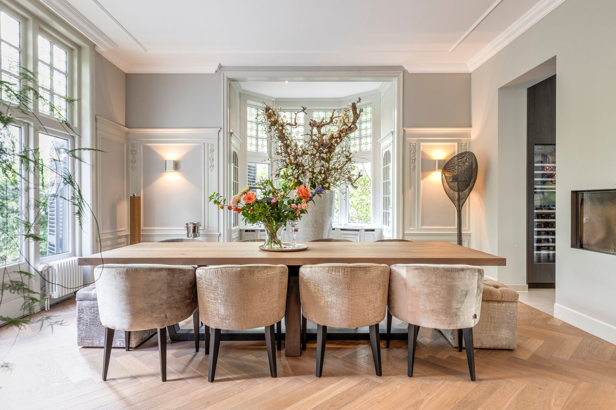 FBHout's tweet photo. Fantastic! Classic herringbone pattern in a modern look. This property is completely renovated and still contains traces of its original residence. Great to be part of this amazing project!

#herringbone #woodflooring #interiordesign #interiorarchitect https://t.co/y2dhjcit1z