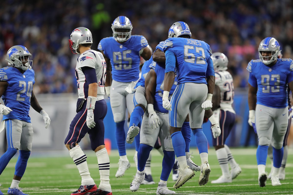 Lions's tweet photo. #Lions D held Tom Brady to a 65.1 quarterback rating, his lowest since posting a 64.6 passer rating vs. Buffalo on 12/28/14. #NEvsDET #OnePride https://t.co/w7lmsxgCH5