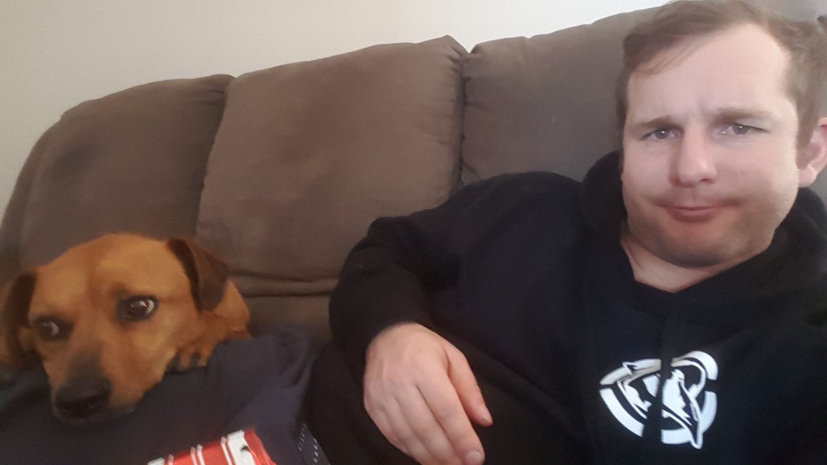 Pestily's tweet photo. Just trying to relax on the couch......
#nopersonalspace #twitch #eft #escapefromtarkov #twitchaus #lindsie #mansbestgal #chillinlikeavill #worksoon #streamerlife https://t.co/fB59gPjbkC