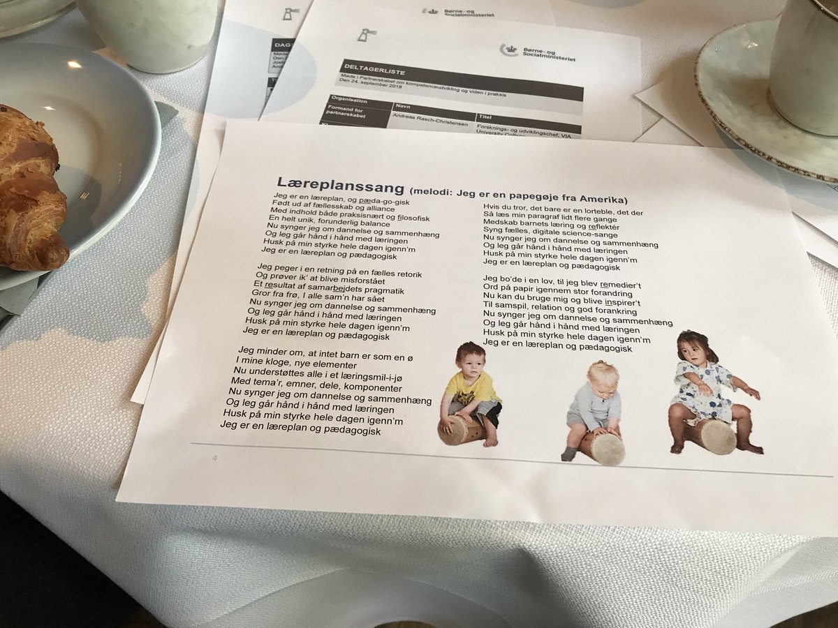 SigneBohm's tweet image. Læreplanssang indleder dagen i ministeriets partnerskab.
I dag er fokus bl.a. på markører for kvalitet i dagtilbud - en dagsorden vi i @evaluerdk glæder os til at bidrag til. #bhvchat