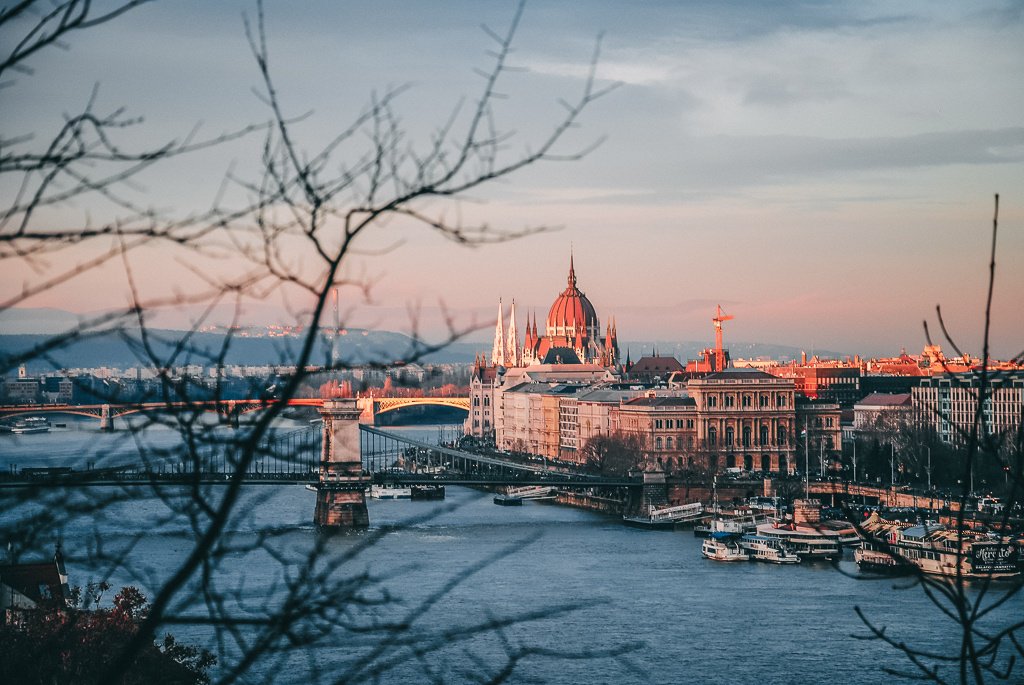 venture_far's tweet photo. From medieval castles to grand neoclassical buildings, #Hungary is full of delightful surprises! #VentureFar #VFARtravels #VentureCuriously
https://t.co/D8TwZ5C0a7 https://t.co/YnYuJdtX20