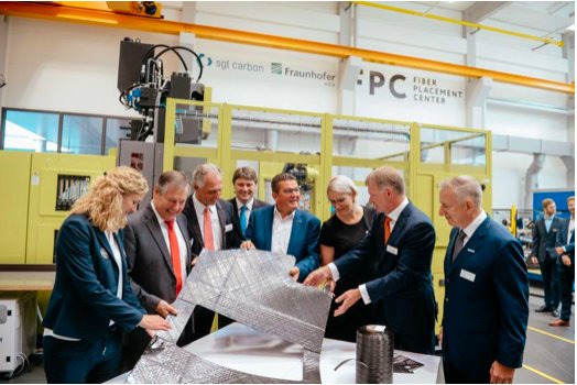 CompositesPress's tweet photo. New production concepts for lightweight components in series – Fiber Placement Center (FPC) at SGL Carbon site in Meitingen officially opened https://t.co/GO9cGaokBe • Shared on CompositesPress Social magazine on #compositematerials • #composites #carbonfiber #fiberplacement https://t.co/Pe7SPUtBIJ