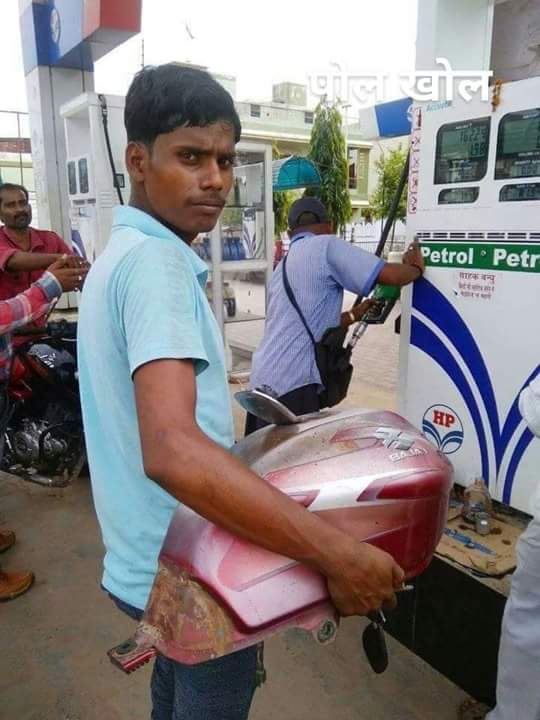 ITSell9's tweet photo. अब भाजपा राज में ये देखना बाकी रह गया था

#चोर_चौकीदार 
#BJP_भगाओ_देश_बचाओ https://t.co/xID4E0Schy