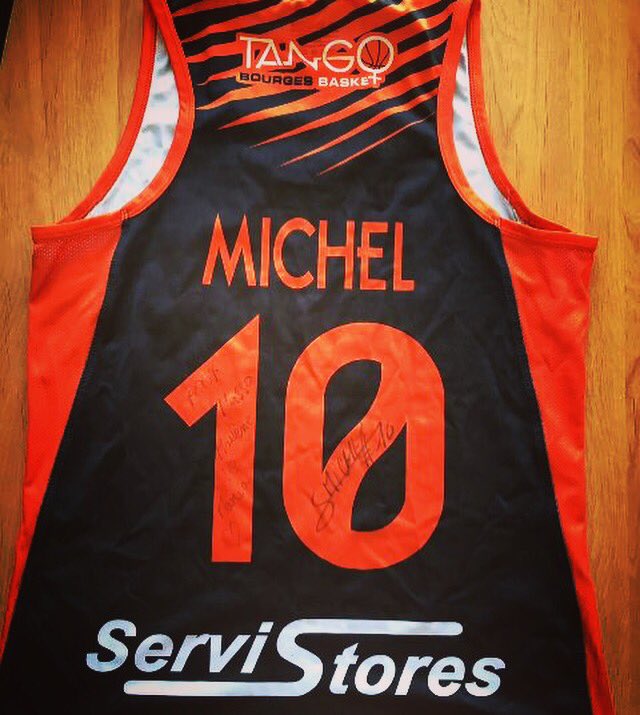 MarleneDMaria's tweet photo. 🔜J-3 avant le dîner caritatif de l’association @MarleneDMaria ! Merci à notre marraine Sarah Michel pour son soutien ! 🧡🖤@BourgesBasket @ffbasketball https://t.co/idqZC0iZoB