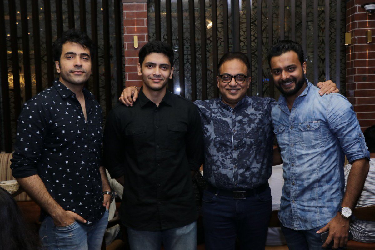 NothingBCinema's tweet photo. #BleedBlueFoodies of #ByomkeshGowtro at #Serafina 
#TeamByomkeshGowtro 
#PromotionDiaries
@silarindam @itsmeabir @Arjun_C @indrasishroy https://t.co/gj5BZeRzdx