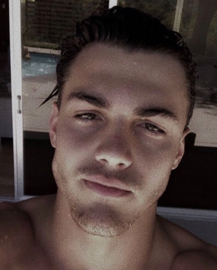 cheeesydolan's tweet photo. How is he 18 YEARS OLD I don’t understand https://t.co/bvt4CnQcm8
