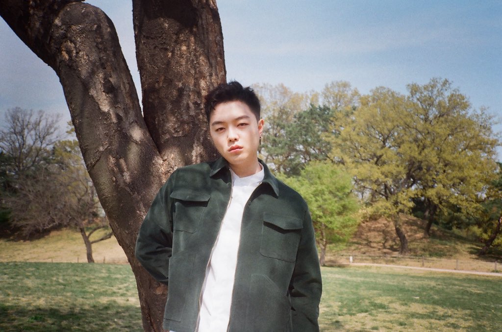 다들 연휴 잘 보내시고 계신가요 정말 보고싶네요 맛있는거 많이 먹고 살찌세요 저는 빼렵니다 ㅋㅋ 원래 있던 페북 아이디가 해킹당해 손쓸 방도가 없어 결국 새로 만들었어요 프사가 이 사진인 Lee sooryun 입니다 뭔가를 새로이 시작하는게 설레여야지 두려우면 안타까워요 블로그는 언제다시...